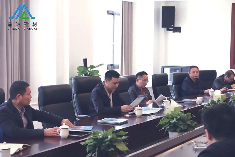 諸暨市副市長深刻貫徹“三服務(wù)”精神，攜領(lǐng)導(dǎo)團(tuán)親切慰問晶達(dá)復(fù)工情況